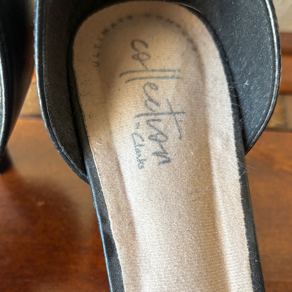 Clarks Linvale Edyth Black Pump with  Ankle Strap and Kitten Heels, size 7.5 - Picture 7 of 9